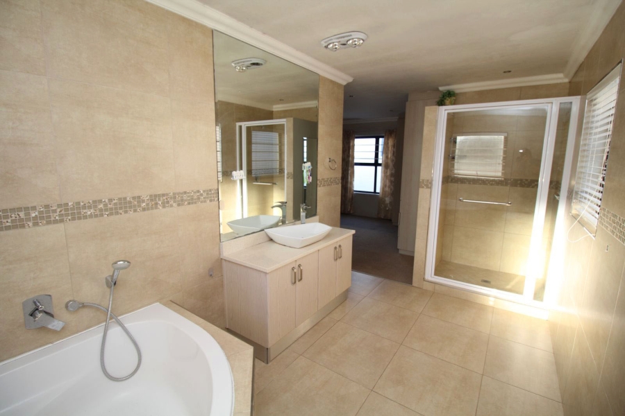 3 Bedroom Property for Sale in Blue Lagoon Western Cape